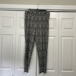 EUC Krazy Larry Women's Size 16. Unique pattern Pull On Pants. Elastic waistband